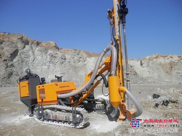 鉆機、履帶液壓潛孔鉆、礦山設備、吸塵、爆破設備_潛孔鉆機_樁工機械_整機供應_整機平臺_中國路面機械網